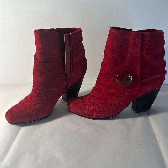 Vaneli Jessica Red Suede Ankle Booties - Picture 4 of 7